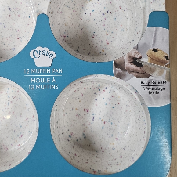 New✨️Confetti Muffin Pan - Picture 2 of 7